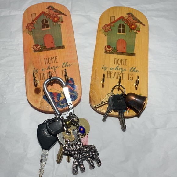 Hand Crafted Decoupage Pallet Board Key Holder - Picture 2 of 10